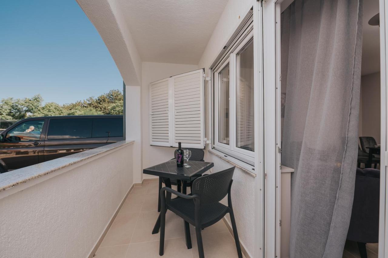 Apartments Virgine Maria I Baška Esterno foto